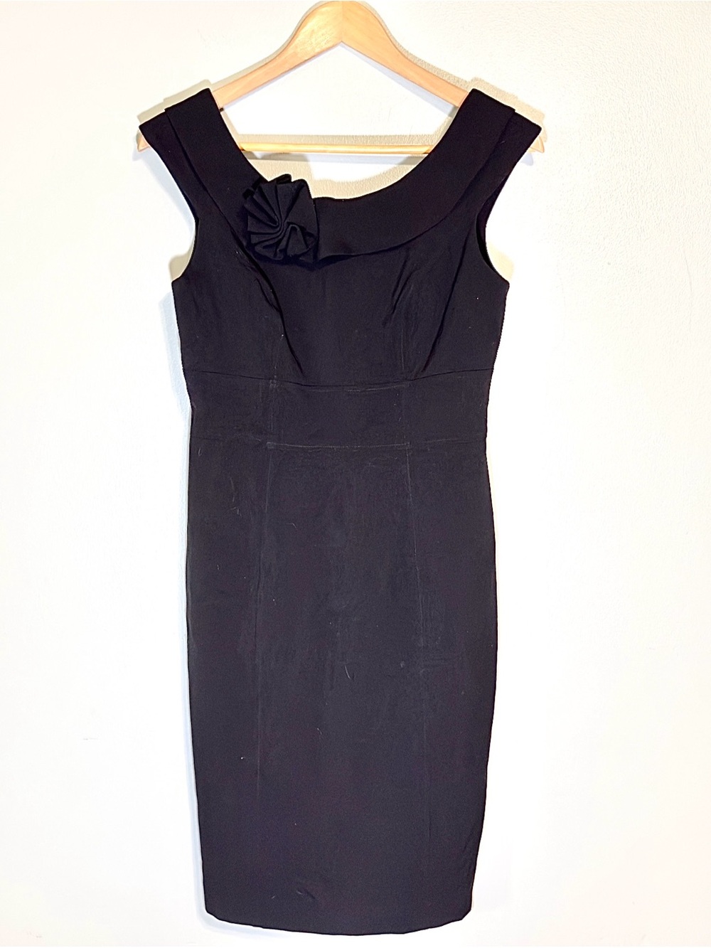 Calvin Klein Women’s Sz 4 Elegant Black Sheath Dress with Rosette Detail 628B9